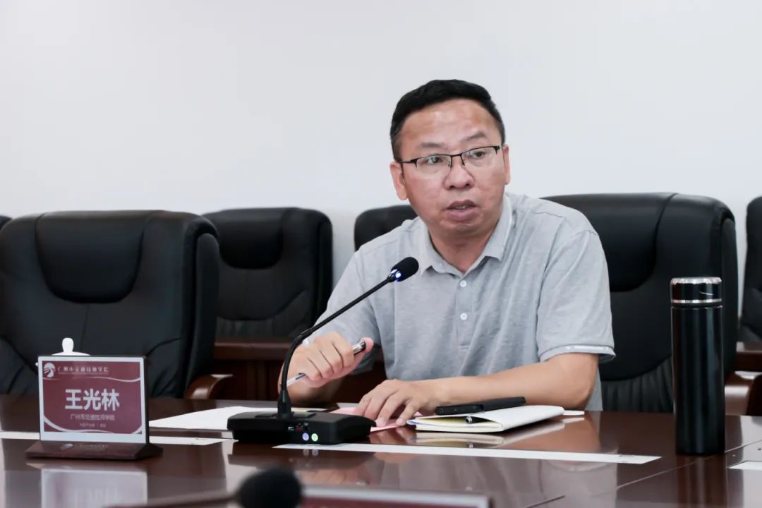 汽车产业系主任王光林介绍了学院在订单式人才培养,教学质量监控提升
